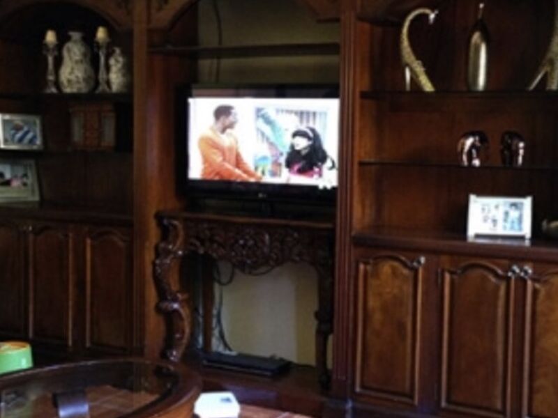 mueble para televisión de madera en guatemala