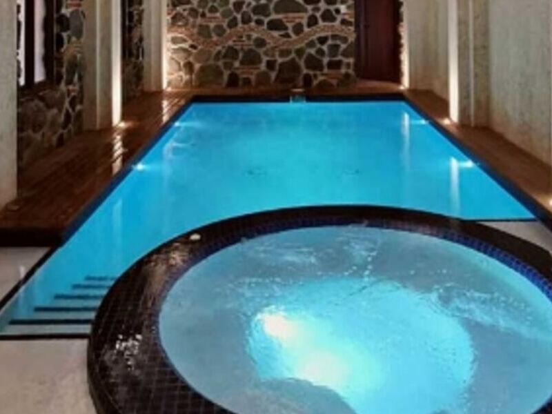 Piscina con cascada y jacuzzi en mixco