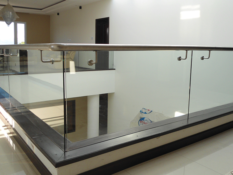 Pasamanos vidrio templado Mixco