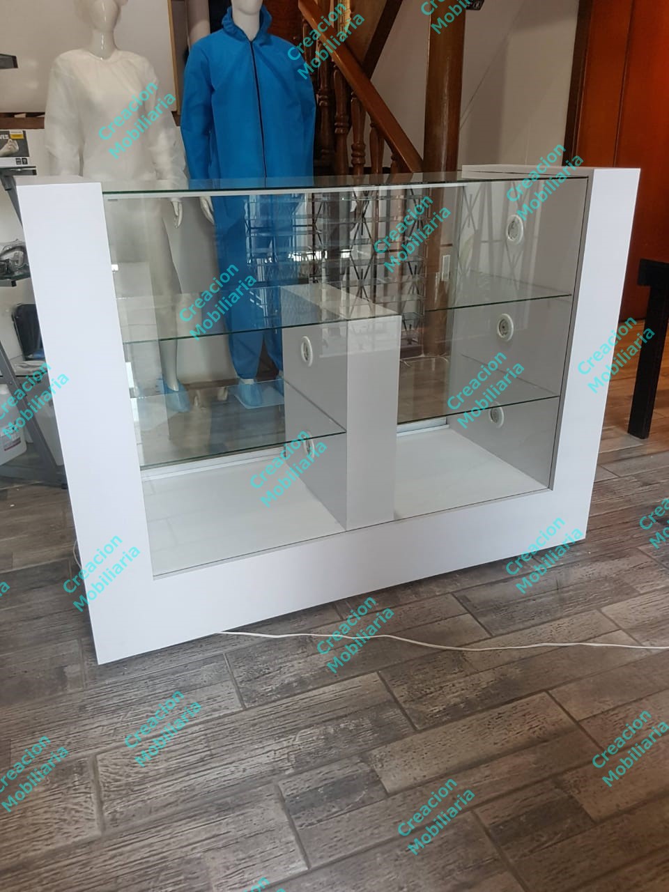 Vitrinas Guatemala Exhibidores Guatemala Muebles a Diseño Guatemala Carpinteria Guatemala