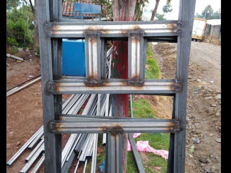 Puerta metálica Guatemala Estructuras Modelo