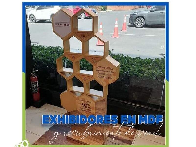 Exhibidor en MDF Guatemala