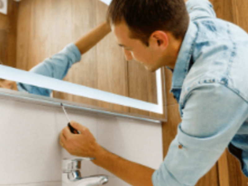 Instalación de espejos en baños con luz Mixco