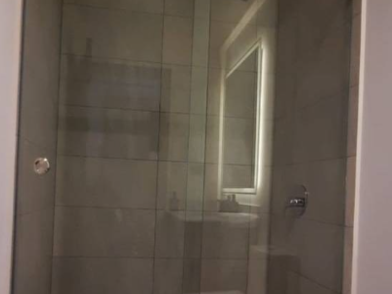 DUCHA CORREDIZA VIDRIO TEMPLADO CIUDAD DE GT.