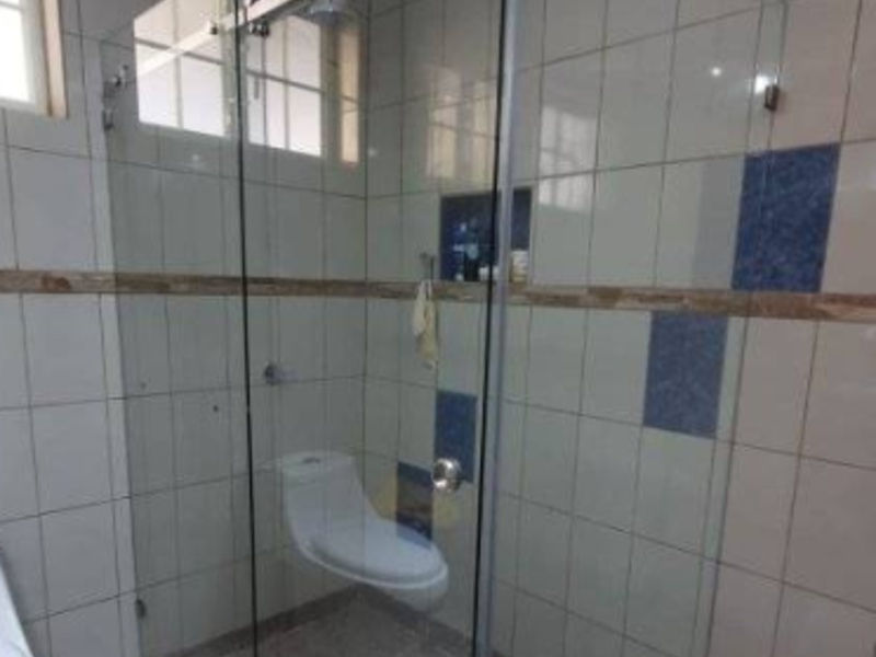 DUCHA CORREDIZA CON VIDRIO CLARO CIUDAD DE GT. 