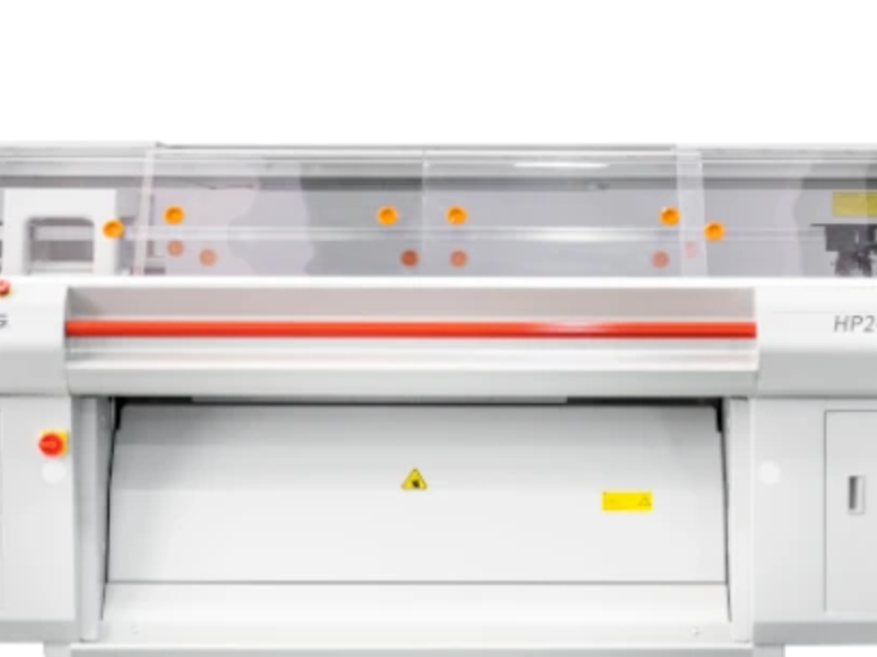 Máquina tejedora rectilínea compacta