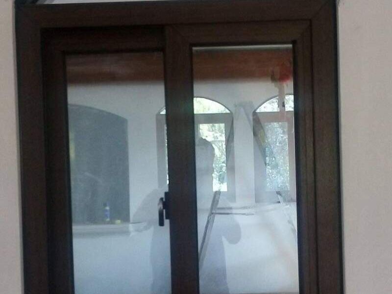 Ventana de vidrio marco madera Guatemala 