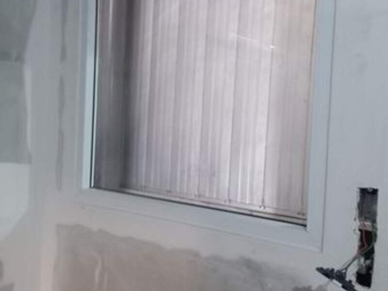 Ventana aluminio blanco Mixco