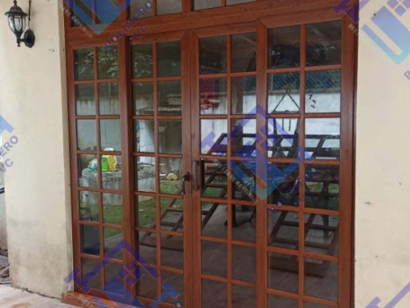 Puerta imitación madera de pvc en Fraijanes 