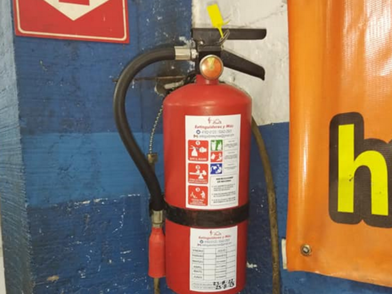 Extinguidor de CO2 E. y Mas Guatemala