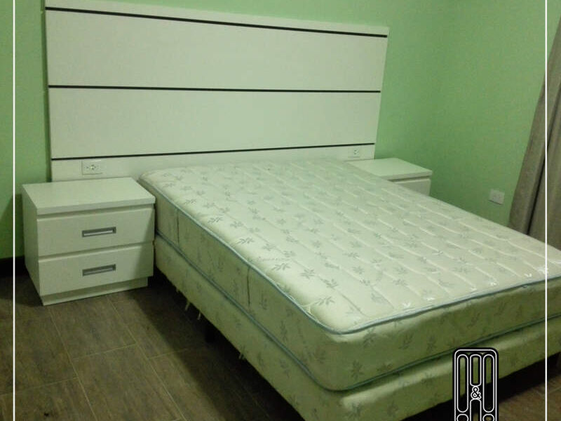 Cama con espaldar de madera Guatemala