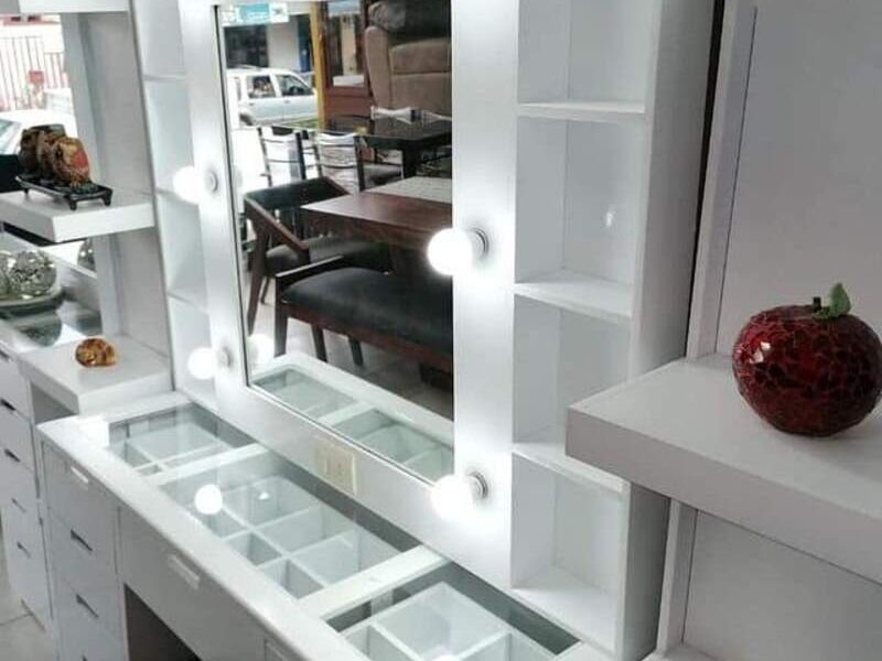 Mueble con luces en Mixco