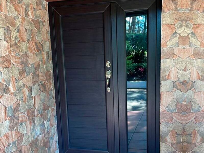 puerta de madera en Mixco