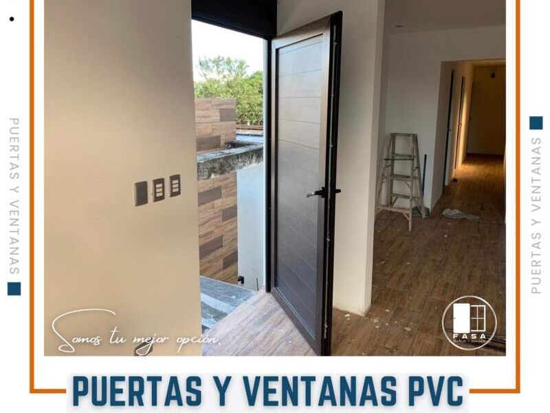 Puerta negra en Ciudad de Guatemala