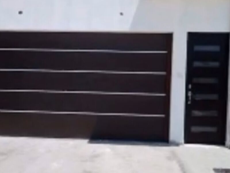 Puerta de garaje Santa Catarina Pinula