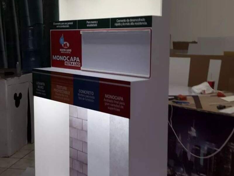 EXHIBIDOR EN PVC LUMINOSO