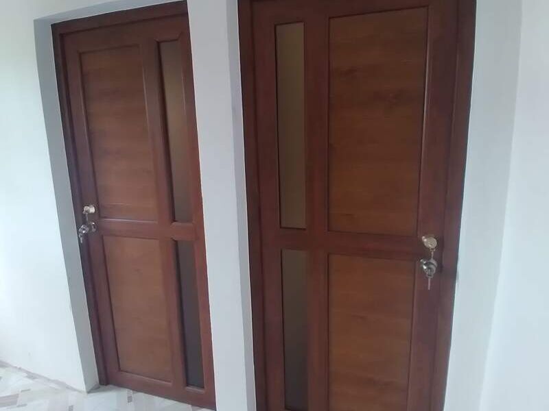 Puerta de pvc color madera 