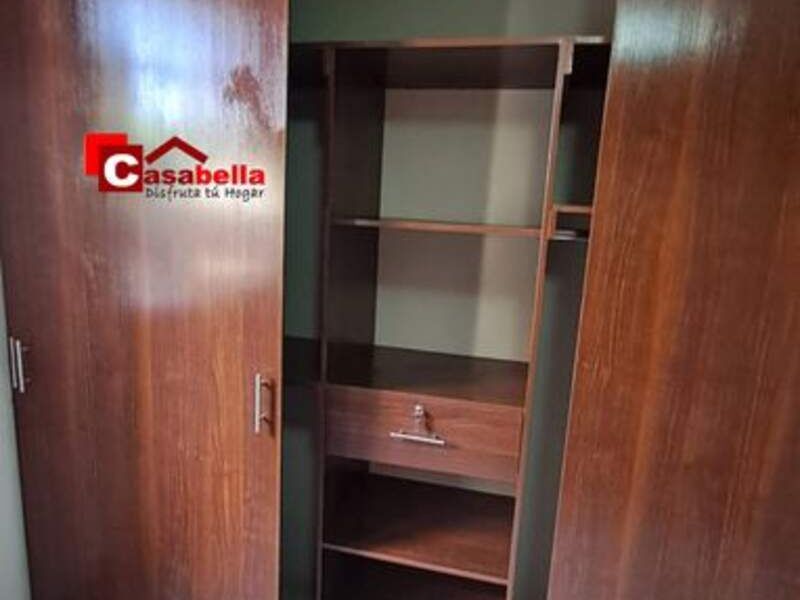 CLOSET CON PUERTAS CORREDIZAS