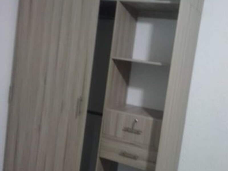 CLOSET CON PUERTAS CORREDIZAS melamina