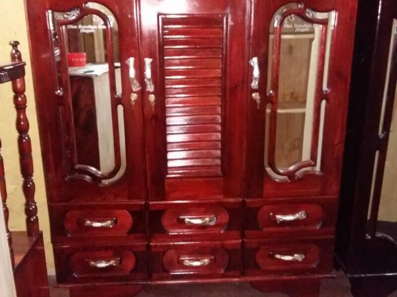 Mueble clásico de pino 