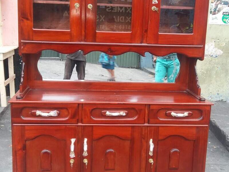 Mueble con sección flotante 
