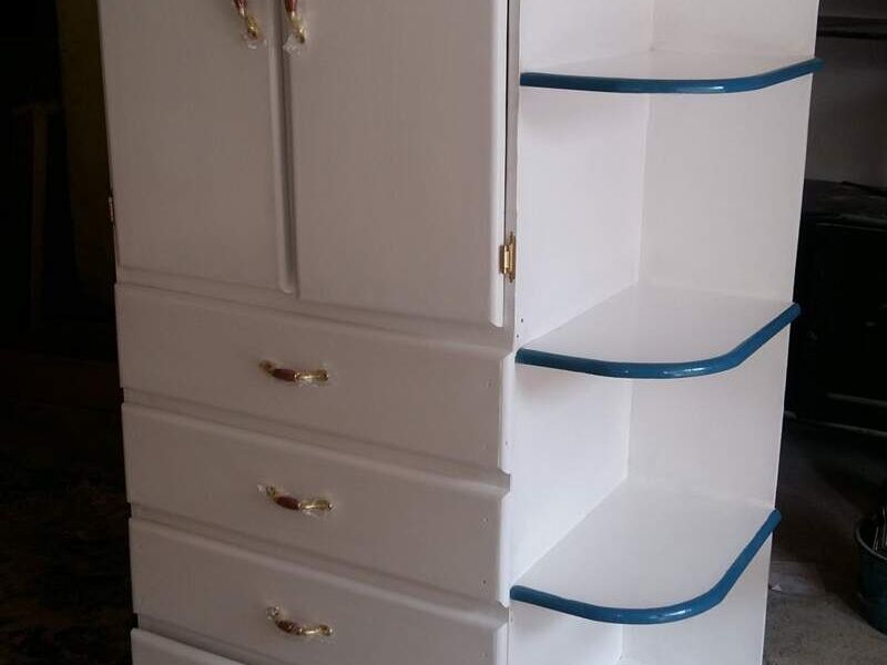 Mueble de madera color blanco 