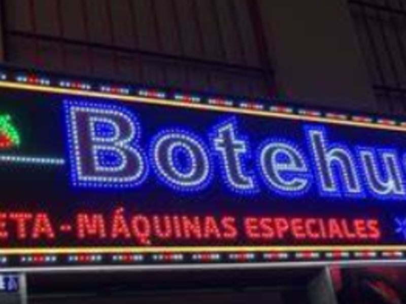 Rotulos iluminados, Zona 9 Guatemala