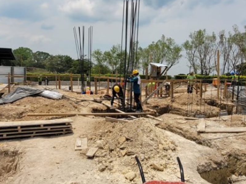 Construcción de zona para piscina Zona 14