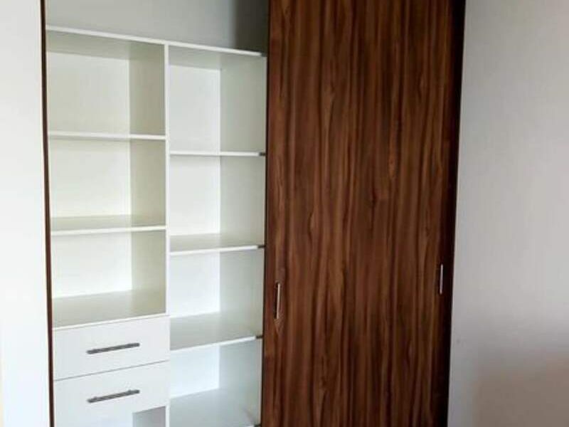 CLOSET CON PUERTAS A TU MEDIDA