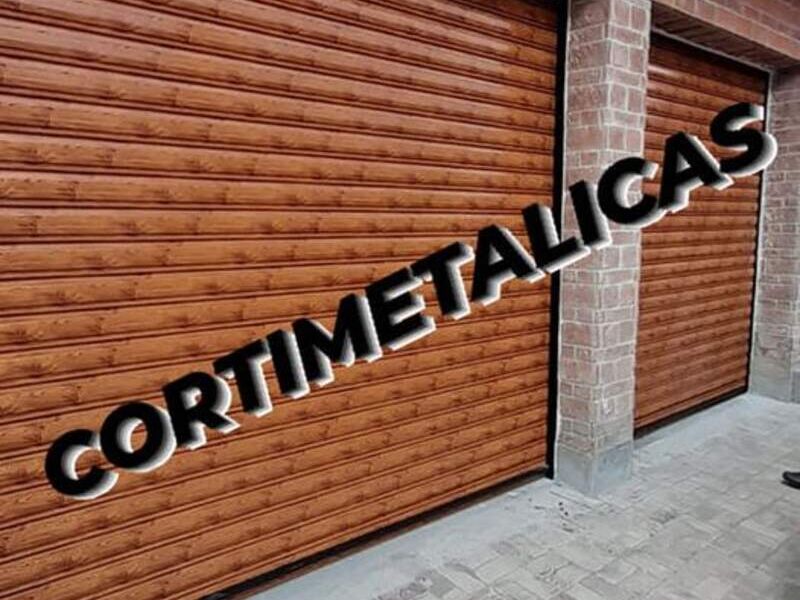 persiana metálica acabado de madera 