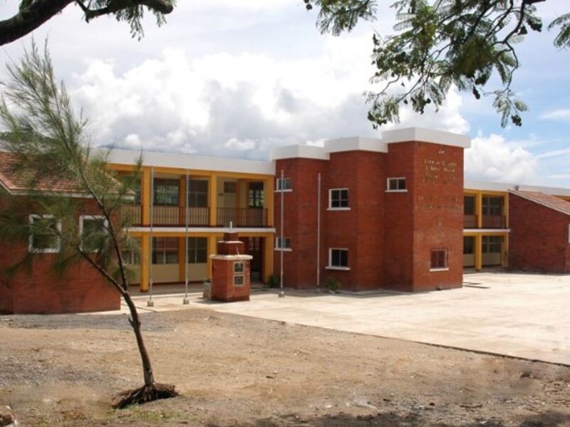 Construcción de centros educativos en Mixco