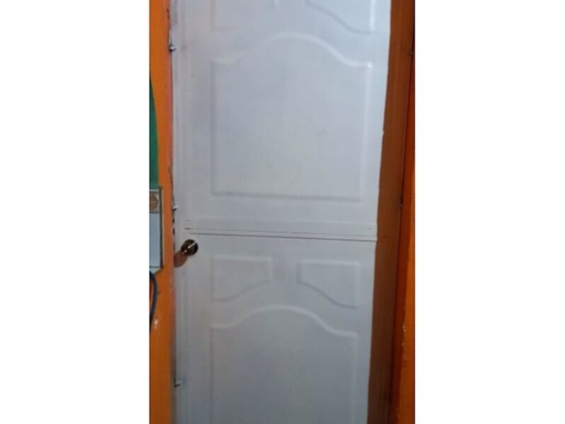 puerta metal blanco Escuintla