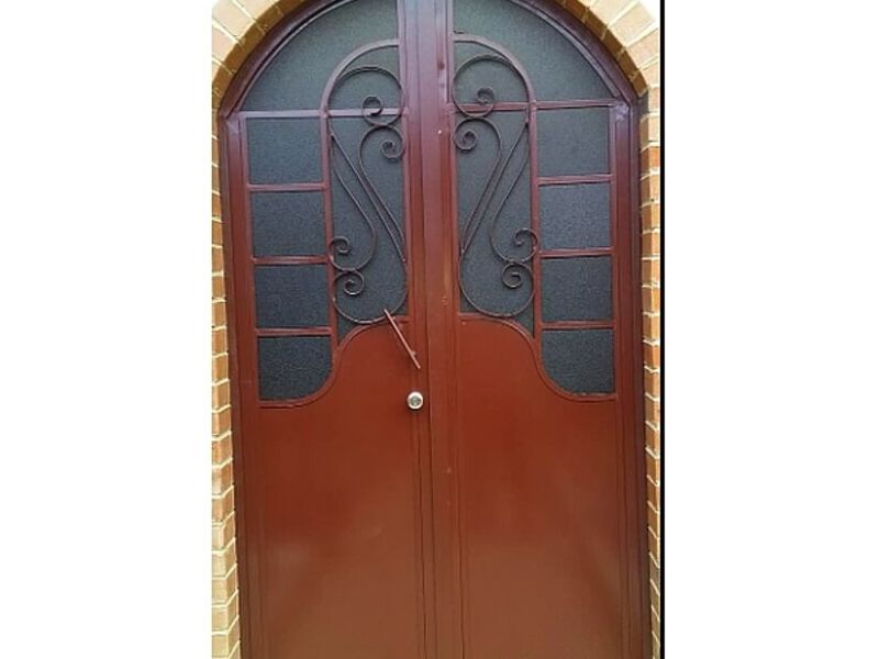 puerta abatible metal San Juan