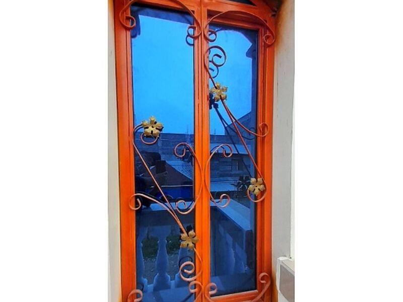 ventana abatible hierro Cobán