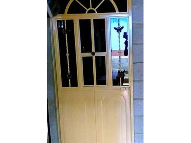 puerta abatible metal Coatepeque