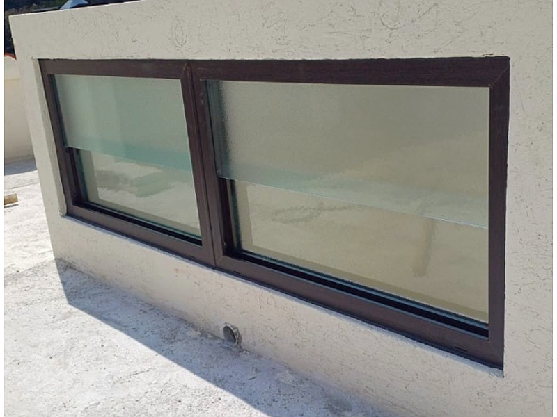 Ventanas de UPVC nogal oscuro