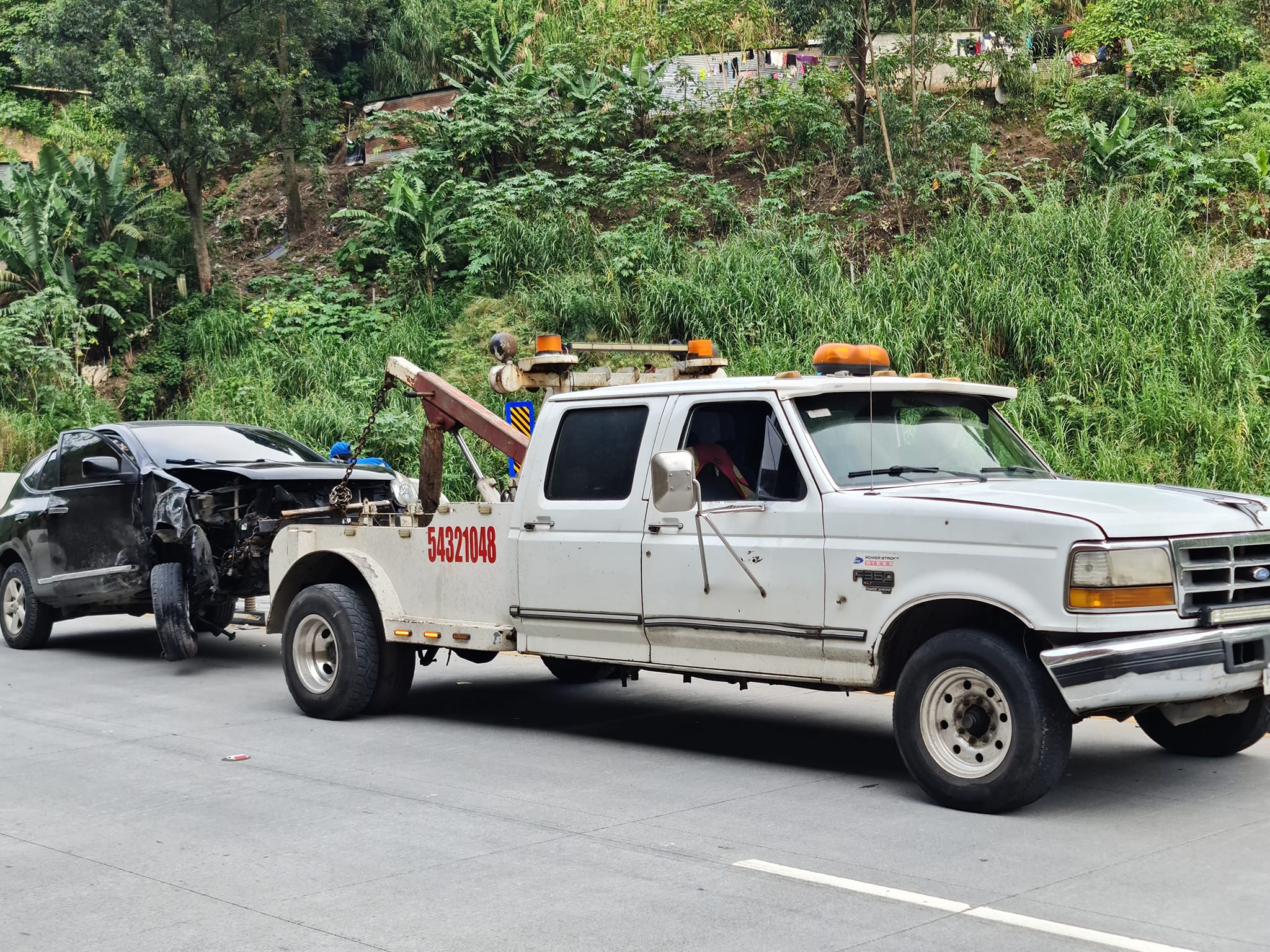 Servicio de gruas las 24 hrs Guatemala 