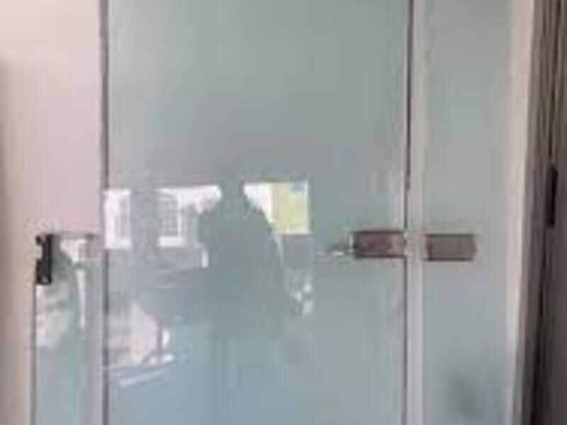 Puertas de vidrio en Tiquisate