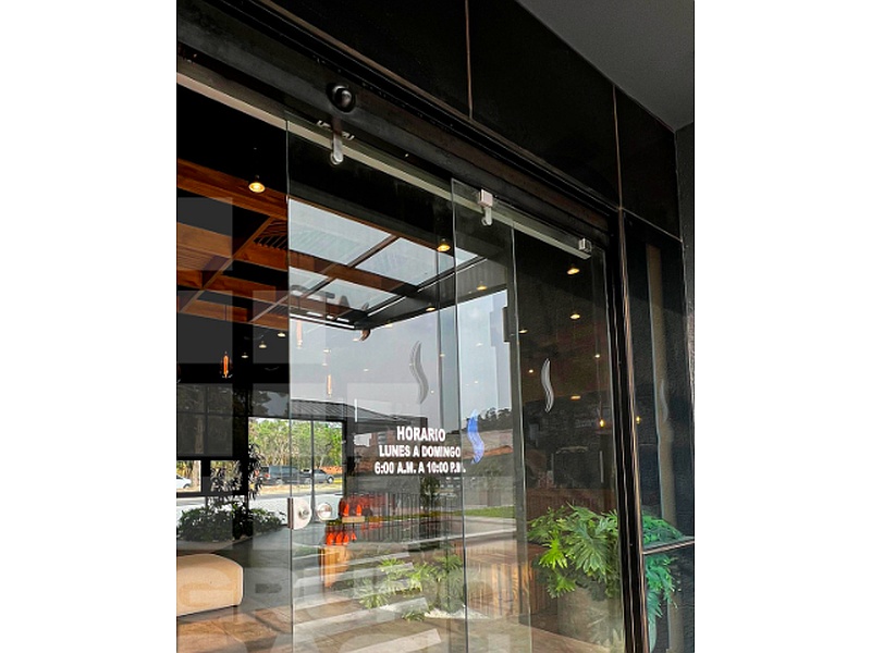 Puerta Cristal Guatemala