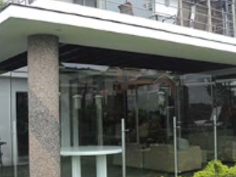 Fachada rompe viento