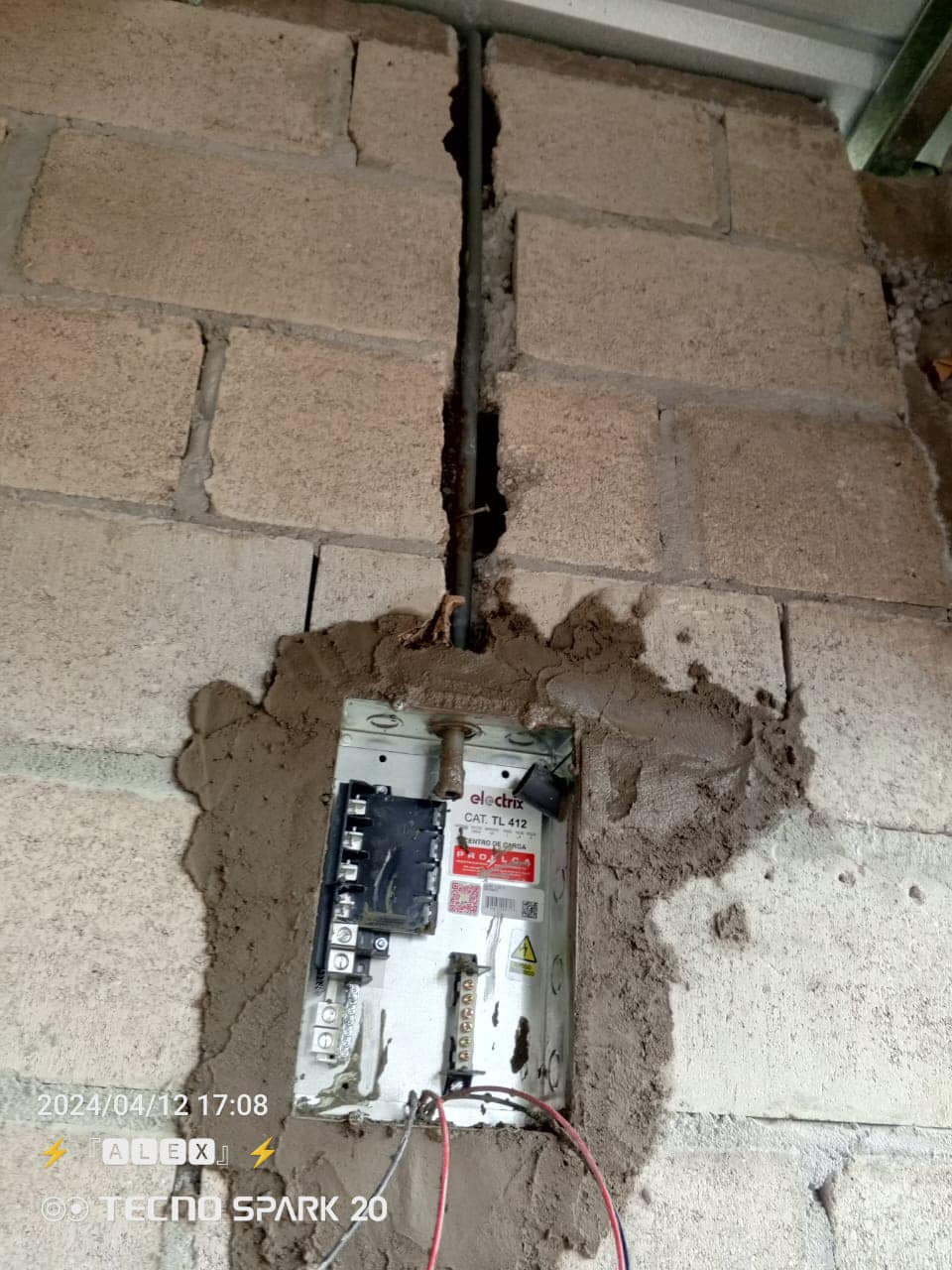 Instalaciòn toma corriente protegido Guatemala 