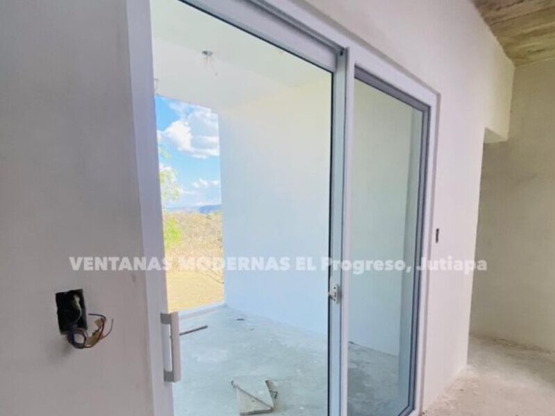 Puerta Corrediza Aluminio en el Progreso