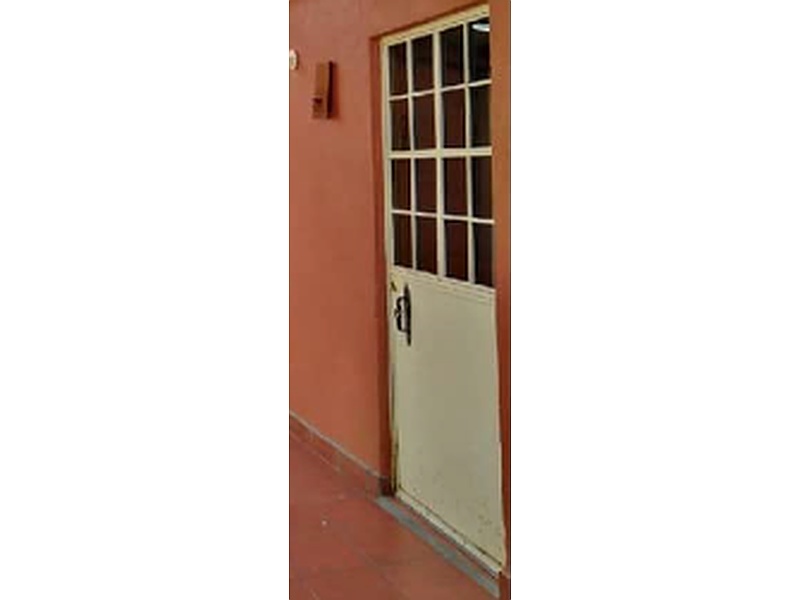 Puerta Metálica Blanca Principal Guatemala