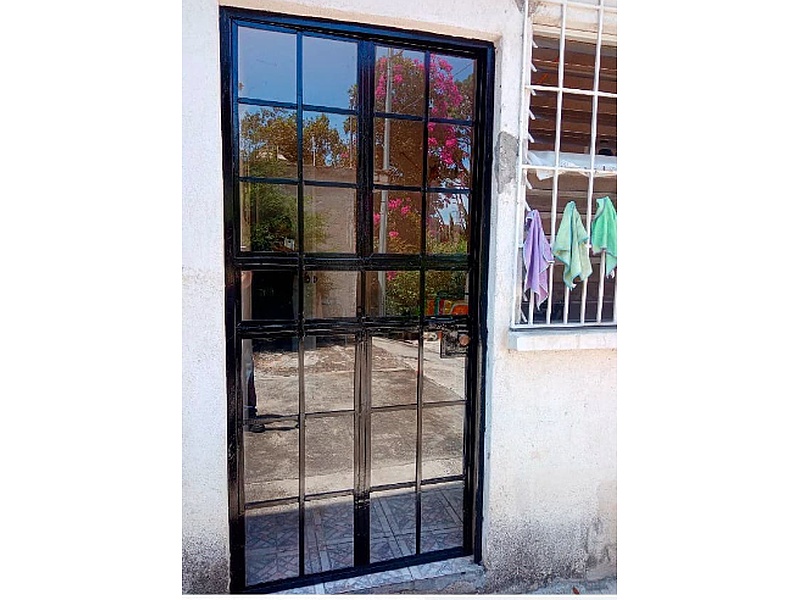 Puerta Metálica Reja Negra Vidrio Guatemala