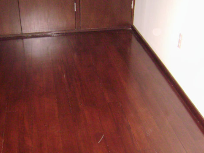Piso de Madera Oscura Grupo Vatell