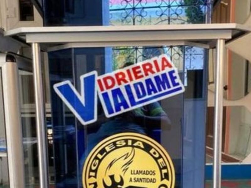 Podium de Aluminio de  Vidriería Vialdame