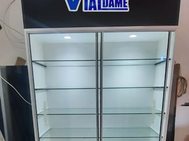 Vitrina de Melamina de  Vidriería Vialdame