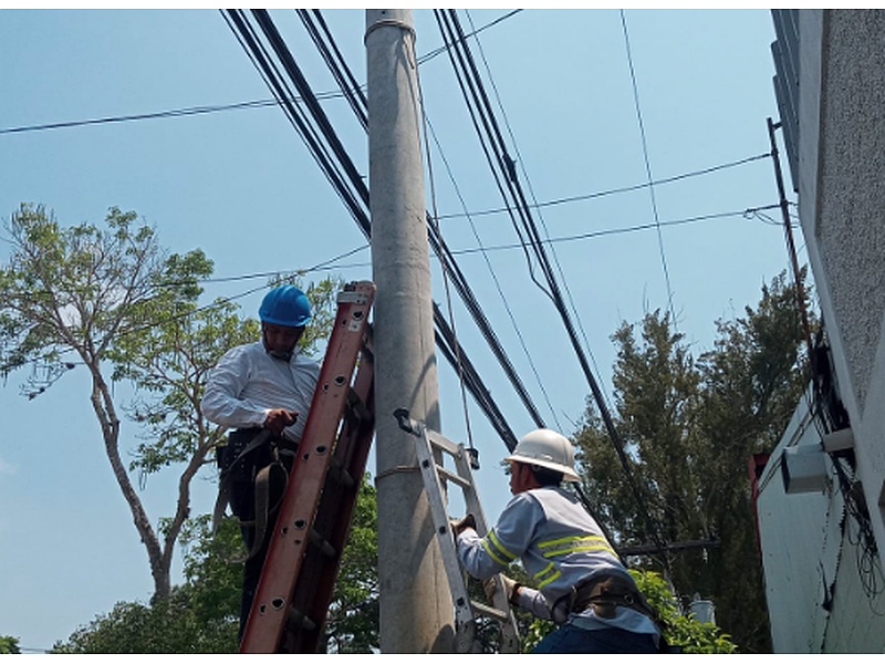 Conexión Eléctrica Poste Guatemala
