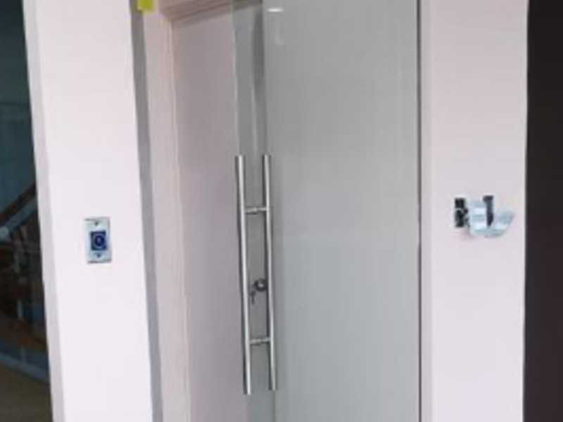 Cancel de baño con cristal en Guatemala