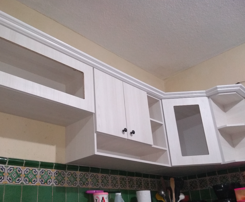 alacena blanca cocina Guatemala